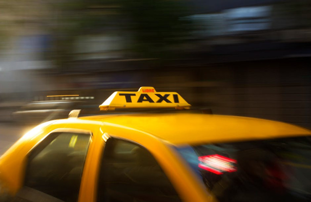 Comfortabel reizen door Leiden met een taxi